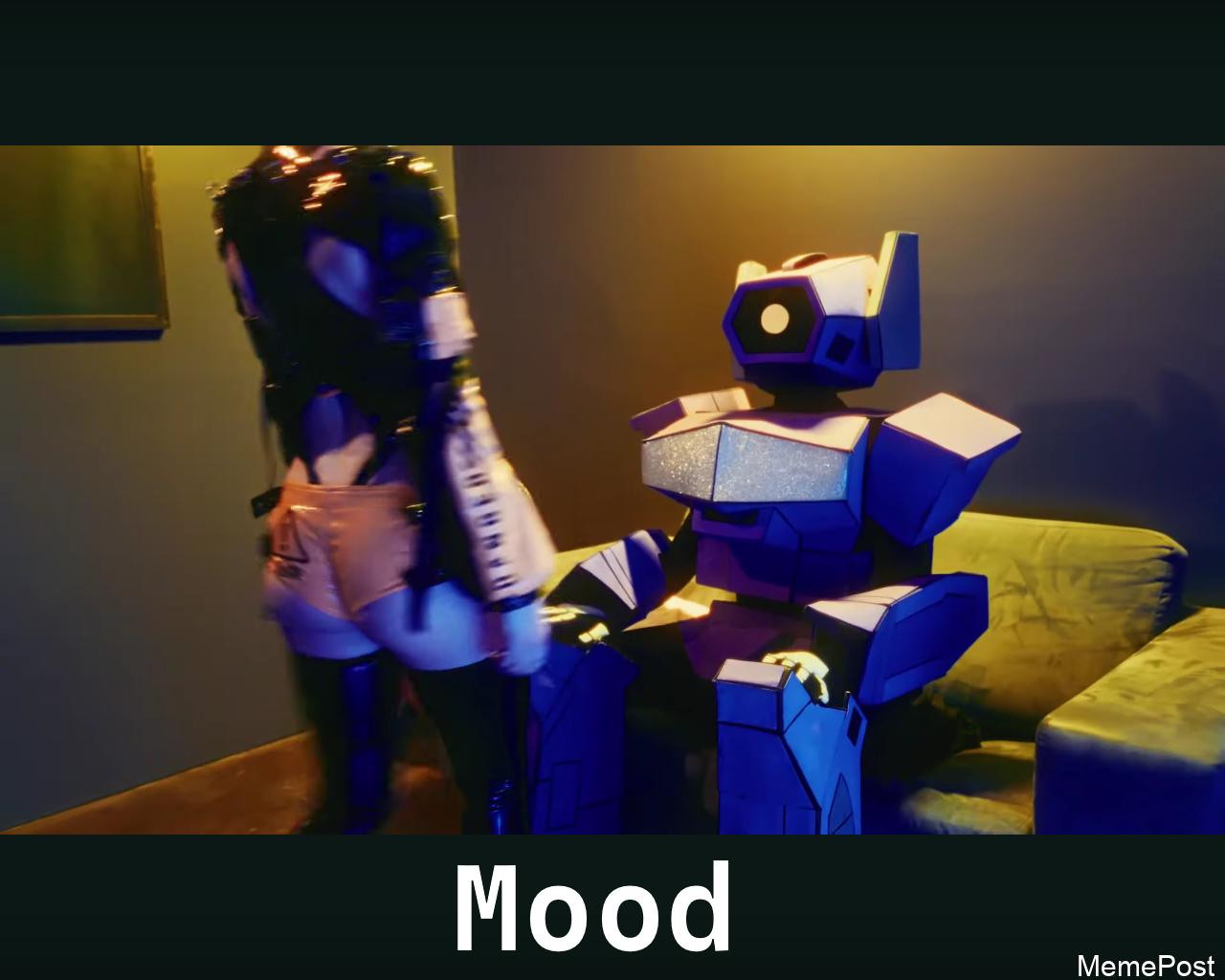 Mood: Relatable Feelings and Emotions Captured in Memes for Everyday Life Analysis
